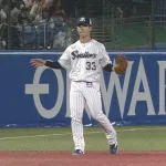 高津監督「人がいないので」 内山壮真をプロ初サード起用