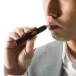 【恥】iQOS吸ってる姿ってめちゃくちゃダサくないか？
