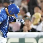 中日村松、途中交代　アクシデントの可能性も