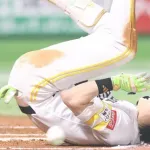 周東、権田を気遣う