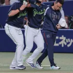 ヤクルト・長岡、歩行困難　高津監督「明日のゲームに出られるという感じではないでしょうね」
