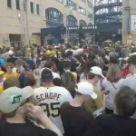 スキーンズのボブルヘッド配布に2万人以上並ぶ