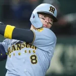 佐藤輝明 .259(88-21) 8本(1位) 21打点(1位) 32三振(1位) 長打率.654(1位) OPS.973 三塁打2本(1位)
