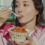 【悲報】石原さとみさん(38)一流女優なのにすき家にとんでもないものを食わされる