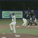 【中日対ヤクルト5回戦】ヤクルト・長岡にアクシデント　走塁で右足痛め、両肩かつがれてベンチへ