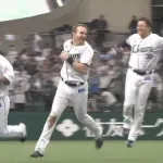 【凄すぎ】おかわりくん(41歳)、代打サヨナラタイムリー!!!!