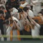 キャベッジ、弾丸ライナーホームラン！！ 観客４ぬでｗ