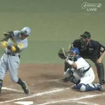 佐藤輝明、9号　弱点だった高め速球を軽々運ぶ