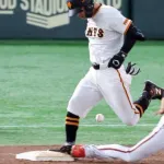 カープ〝激痛〟サヨナラ負けで4連敗＆3位転落。小園悪送球＆二俣捕球ミスで同点打献上。末包同点2ラン＆勝ち越し打！ハーン三者連続三振！4戦連続守乱で敗戦【広島3-4x巨人/試合結果】