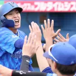 度会「後ろにはものすごい先輩」←筒香嘉智「おっ♪」