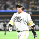 【ソフトバンク】山川穂高は足の張りで本人の申告　今宮健太はアイシング…小久保監督が主力の交代説明