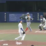 阪神・中川勇斗、初々しいプロ初打席　四球をもぎ取りガッツポーツ！