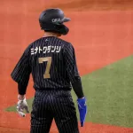 これが変態打ち…… 「ミナトクダンシ」西川龍馬、ロッテ種市のワンバンをヒットに！？