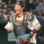 最下位低迷のソフトバンクが捕手をトレード補強か　「巨人の小林誠司獲得」の現実味は
