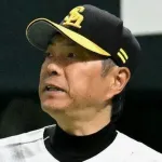 最下位低迷のソフトバンクが捕手をトレード補強か？　「巨人の小林誠司獲得」の現実味は