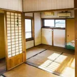 【衝撃】ワイ貧乏人、家賃4万のアパートから家賃3万5000円のボロい一軒家に引っ越した結果wwww
