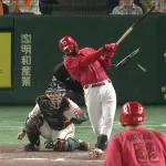 広島・ファビアン、2打席でバットを4本折るｗｗｗｗ