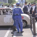 【画像】神風軽自動車 皇居大手門に突っ込むwwwwwwwww