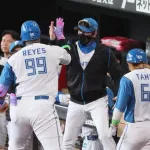 【日本ハム】新庄監督　達孝太の好投を引き出した伏見寅威の演出を絶賛　「凄かった」