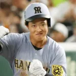 中川初安打、盛大にやらかすwwwww「メットの被りかたが芸人なんよ」「ジャルジャルの福徳」「勝訴って合成されそうw」