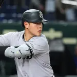 【巨人】岡本和真は“長期離脱”か...アクシデント発生の要因を堀内恒夫氏が指摘「浦田の送球ミス。交錯するところにボールは投げない」「最終的には首脳陣の責任」