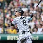 巨人岡本の長期離脱で佐藤輝の本塁打王の可能性が高まる