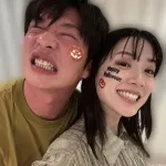 【悲報】文春が第一弾で出してた永野芽郁田中圭のツーショット写真、第二弾で手繋ぎ写真になる