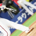 カープ末包、横浜バウアーから5号2ランホームラン!ポール直撃弾!!