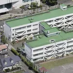 【悲報】東京立川の小学校に男2名侵入事件、前日に喧嘩し原因になった女児2名は現在不登校状態・・・・・