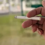 【悲報】歩きタバコ罰金1000円、キツすぎるｗｗｗｗｗｗｗｗｗ