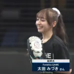 【画像】めっちゃ可愛い西武ファンがノーバン始球式！