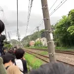 【動画】撮り鉄、お気に入りの電車の写真が撮れず大発狂