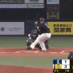 師匠も打つ！！山川穂高のタイムリーでさらに追加点！！あともう少しでホームランのフェンス直撃打