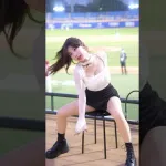 台湾野球のチアガールさんがダンスの途中で・・・