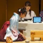 【悲報】女流棋士さん、ガチで将棋だけ指してられない模様・・・・・・