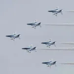 【悲報】ブルーインパルス「空自衛隊機が墜落してるので大阪万博に行くのは無理」