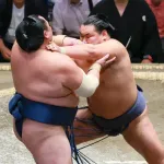 【悲報】大相撲の横綱戦で取組前にクソ客が「ハッキヨイ！」と叫び妨害ｗｗｗｗwｗｗｗｗｗｗｗ