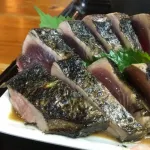 藁で焼いたカツオのたたきの美味さは異常