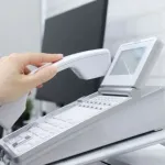 電話「プルルルルル」新入社員「ヒェ！電話が鳴ってるううううぅ！！」