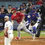 ドジャースのピッチャーさん恒例、打ち込まれたら実は痛いンゴーの定期ムーブまたまた発動する