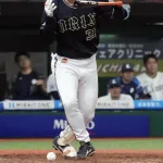 右手に死球受けた太田椋が病院へ　ここまで全試合出場、打率.323で首位打者