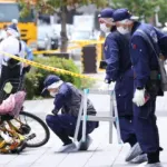 【悲報】44階建てタワマンに住むお爺さん、転落して通行人を巻き込む・・・・・・