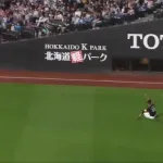 【朗報】SB秋広、伊藤から同点に繋がる四球&スライディングキャッチのファインプレーで躍動