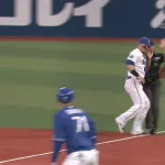 オースティン、審判と交錯するハプニング