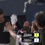 打った瞬間！藤原、今シーズン第1号ホームラン！ロッテすぐさま同点に追いつく！！