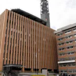 【悲報】山梨県警「警官が制服で買い物しても許して…」→ネット民「飯くらい支給しとけ」