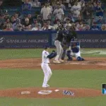 山本由伸が7回まで無失点！メジャー最多110球の熱投で1安打9奪三振　本拠ファン総立ちで拍手