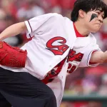 カープ鈴木福、美麗アンダースローで始球式!鈴木健矢の現ドラ移籍に「鈴木繋がりに縁を感じた。95点ぐらい」