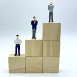 【悲報】上下関係が地獄すぎる6大職業がこちら →「自衛隊」「警察」「整備士」「力士」「ジャニーズ」←あと1つは？