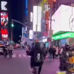 【動画】黒人の間で流行してる通称「通行人ギリギリ避けチャレンジ」、ヤバすぎる……